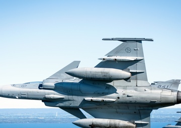 B-1s integrate with Swedish Gripens for first time over Sweden