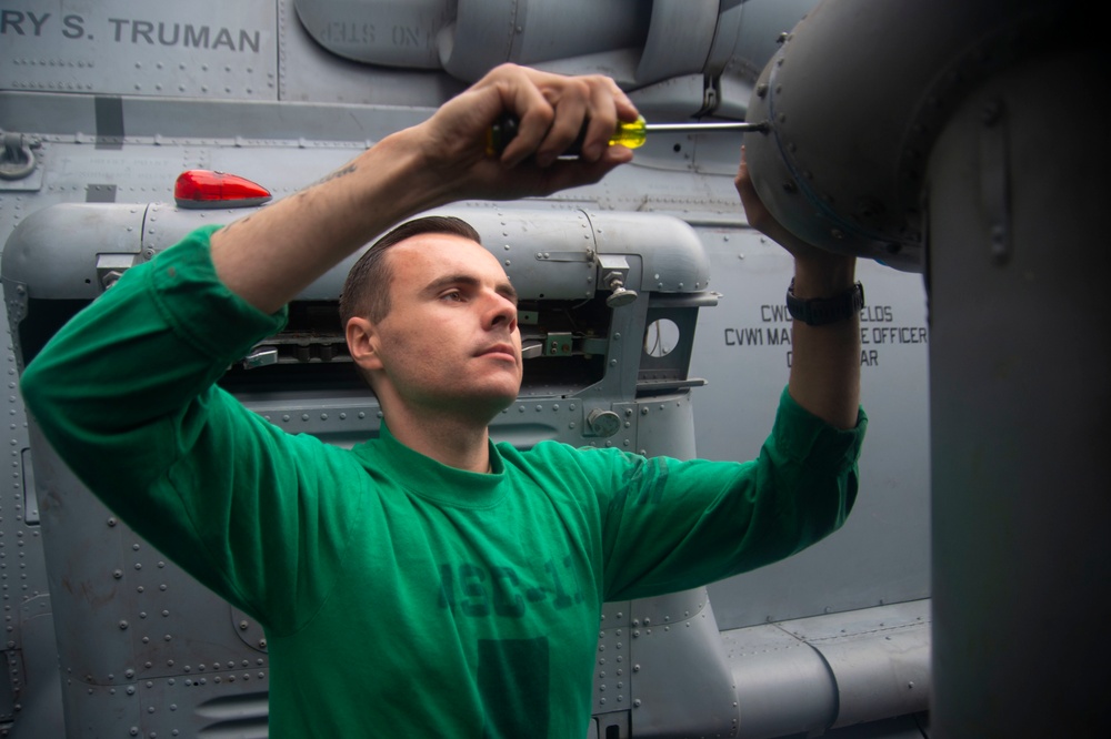 USS Harry S. Truman (CVN 75) transits the Atlantic Ocean