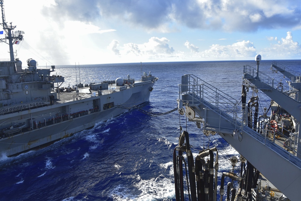 USNS Tippecanoe (T-AO 199) Conducts RAS with USS Blue Ridge (LCC 19)