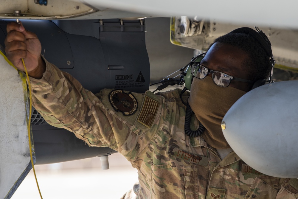 52nd MXG teams up with 435th CRS to get hot pit certified