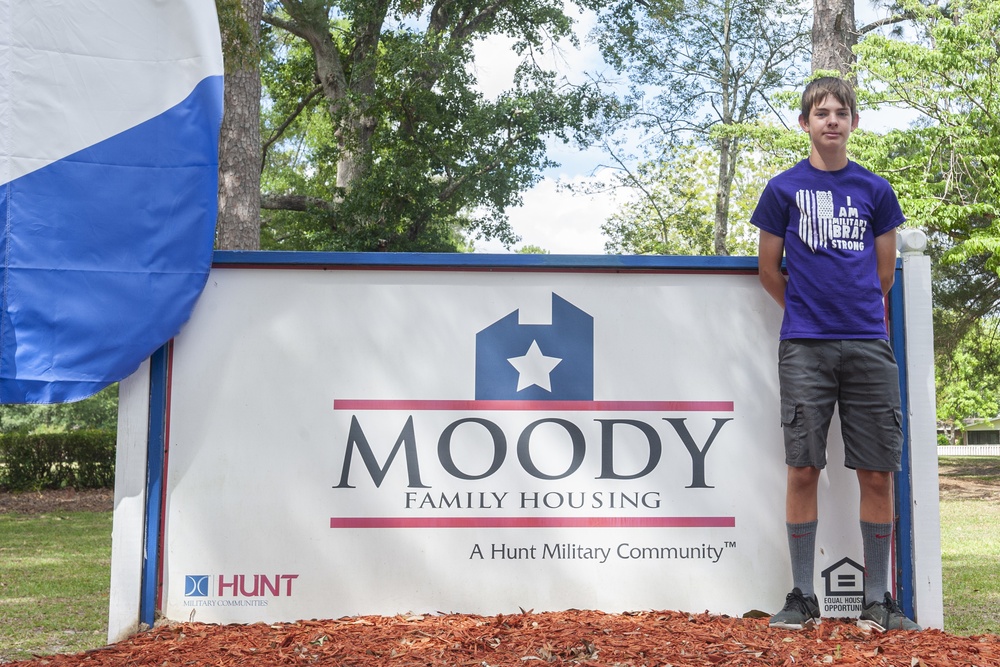 Moody child receives Hunt Little Heroes Award