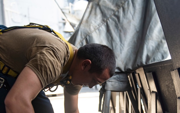 Vella Gulf Conducts Operations in the Gulf of Aden