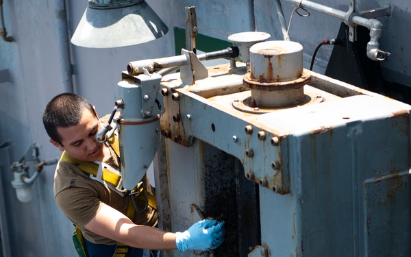 Vella Gulf Conducts Operations in the Gulf of Aden