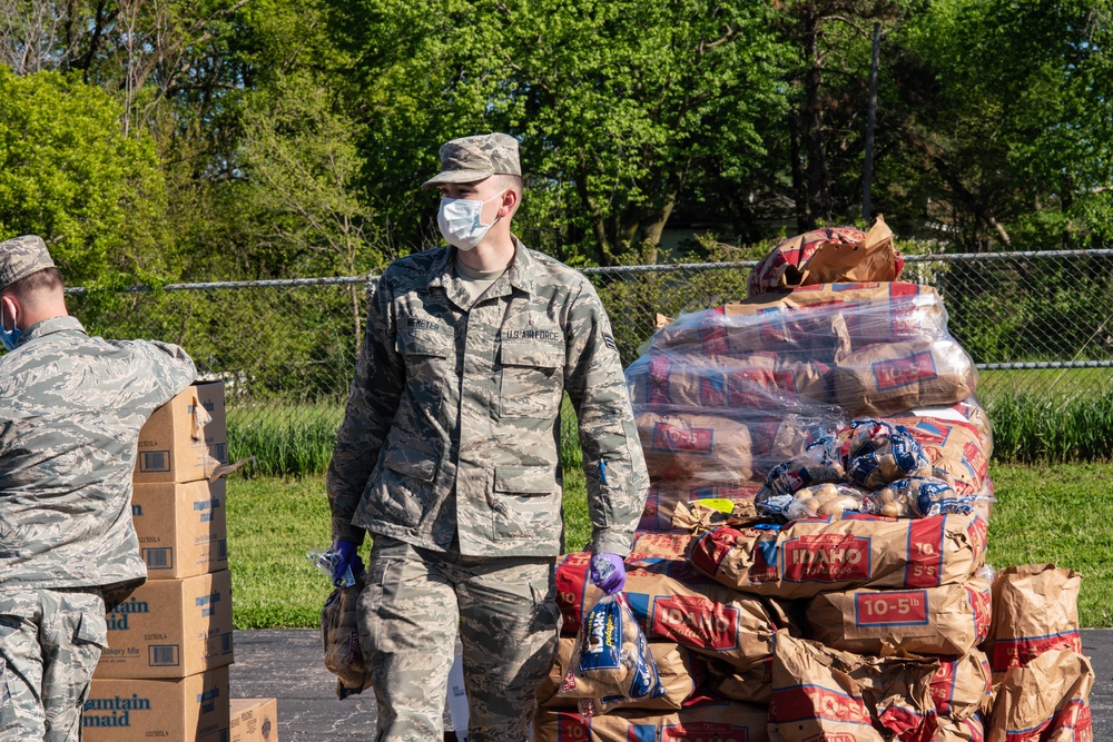 Missouri Guardsmen help feed their community