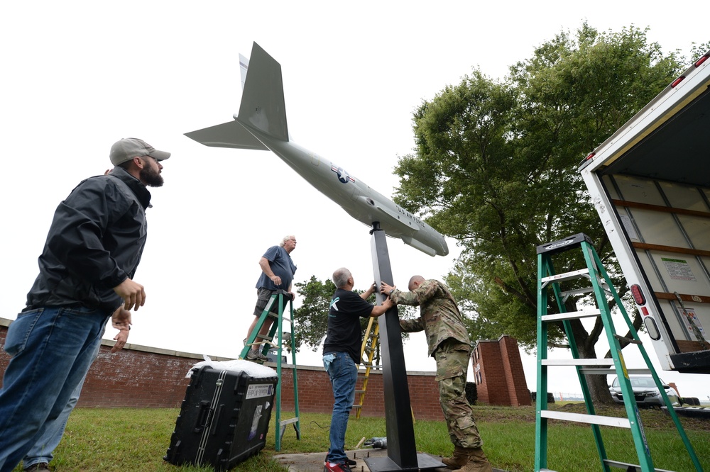 Team JSTARS receives new E-8C Joint STARS model aircraft to display at their unit