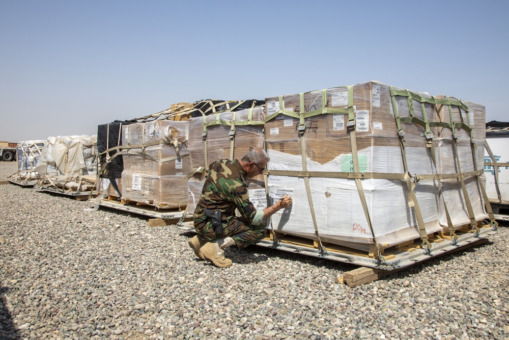 Coalition forces divest uniforms and concertina wire to Peshmerga forces