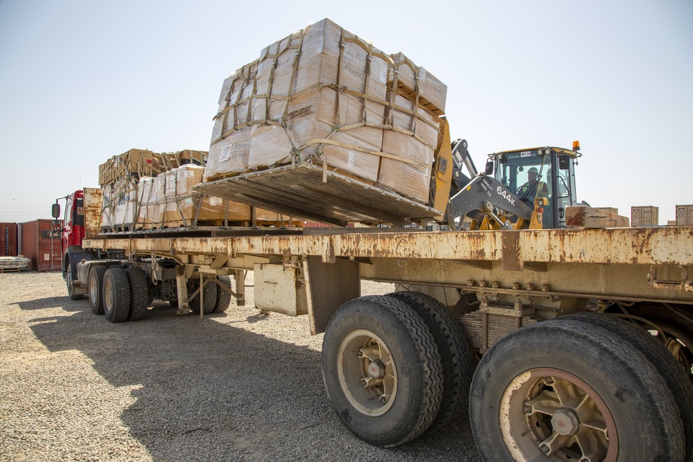 Coalition forces divest uniforms and concertina wire to Peshmerga forces