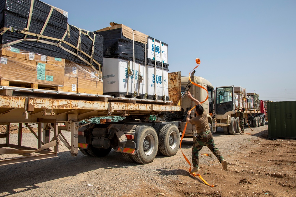 Coalition forces divest uniforms and concertina wire to Peshmerga forces