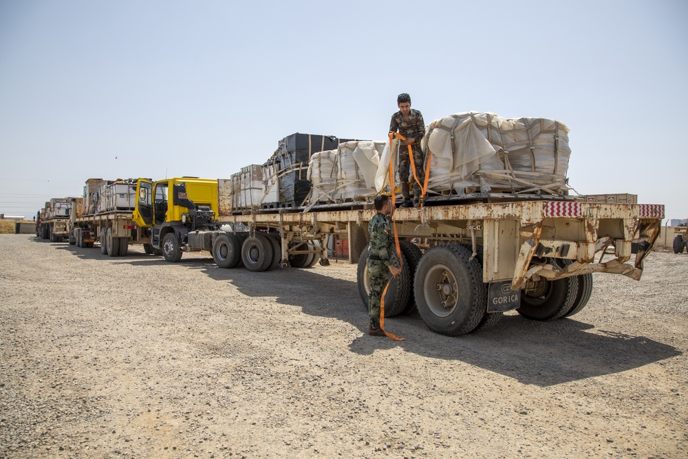 Coalition forces divest uniforms and concertina wire to Peshmerga forces