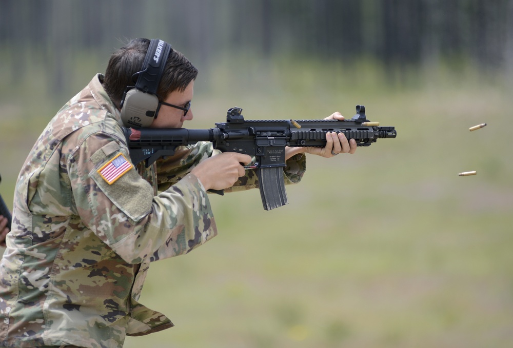 USAJFKSWCS Students Train With Foreign Weapons and Machine Guns
