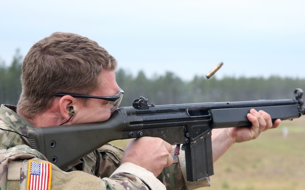 USAJFKSWCS Students Train With Foreign Weapons and Machine Guns