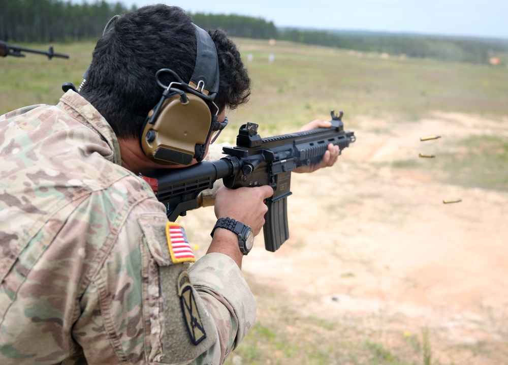 USAJFKSWCS Students Train With Foreign Weapons and Machine Guns