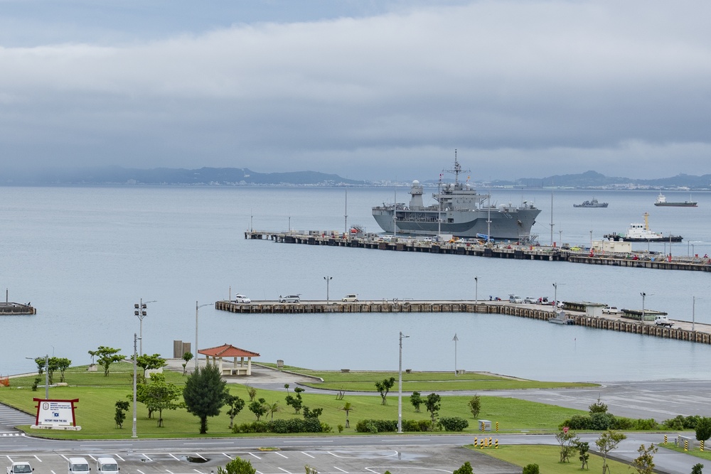 USS Blue Ridge Arrives in Okinawa