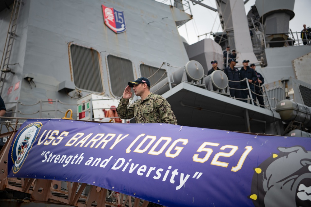 USS Barry Holds Change of Command Ceremony