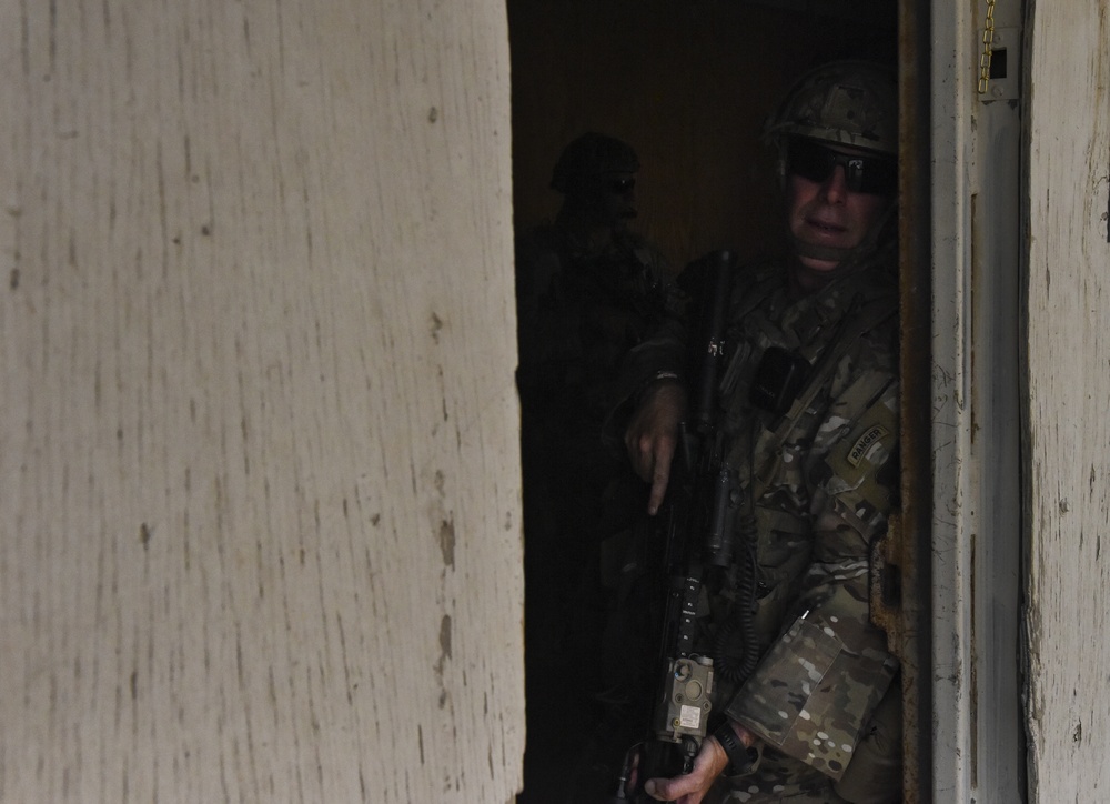 82nd EASOS Train Securing &amp; Apprehension