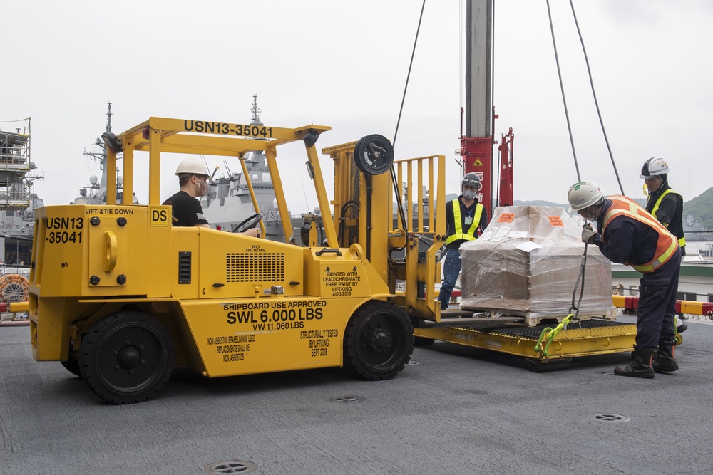 USS America (LHA 6) Moves Cargo