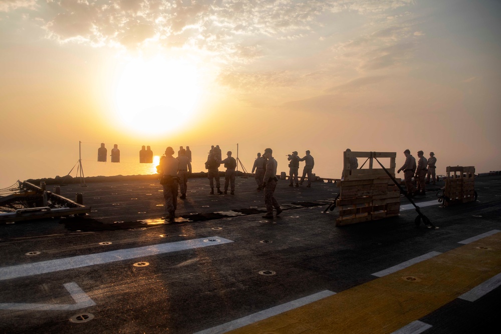 USS Bataan (LHD 5) - 26th MEU Gun Shoot