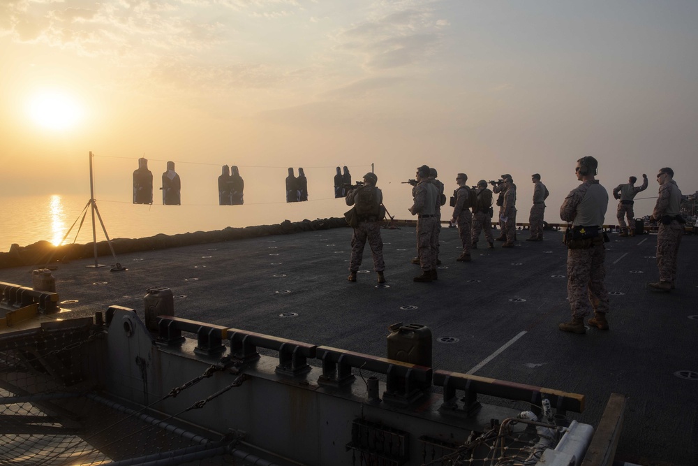 USS Bataan (LHD 5) - 26th MEU Gun Shoot