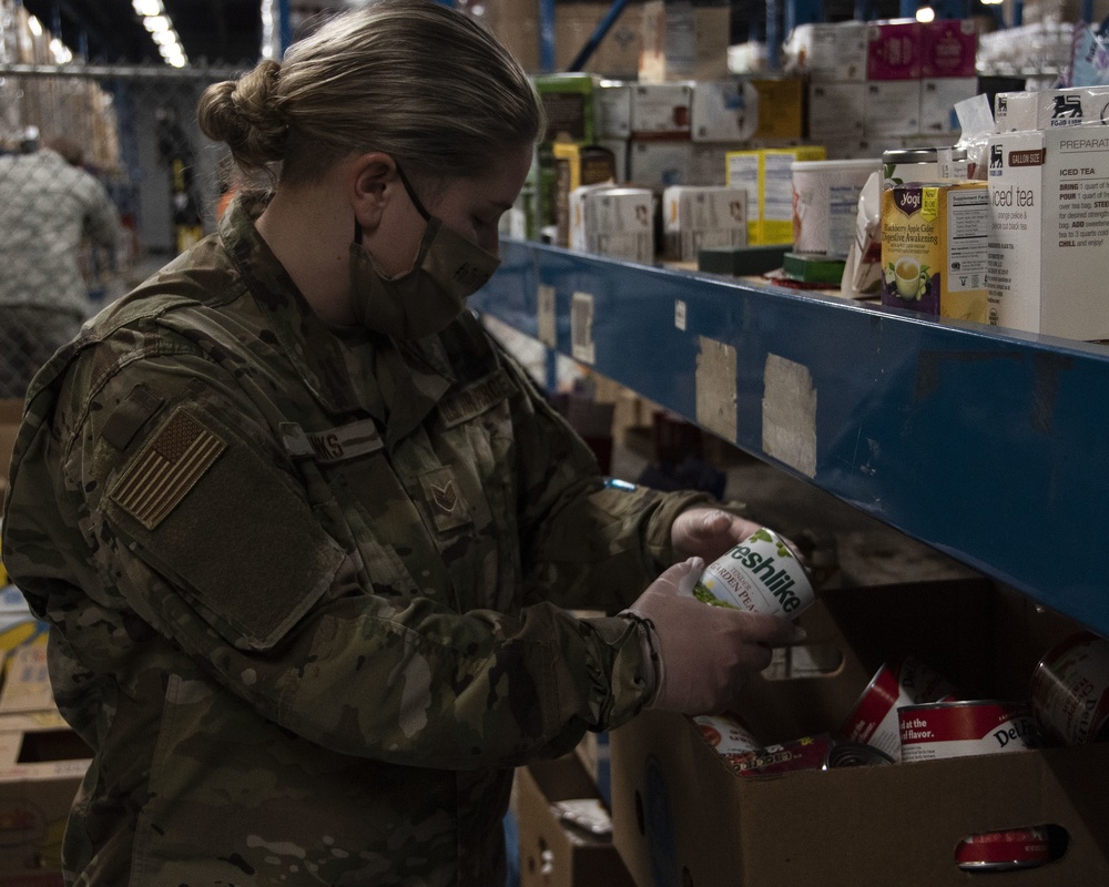 Members of the 121ARW support Ohio food bank
