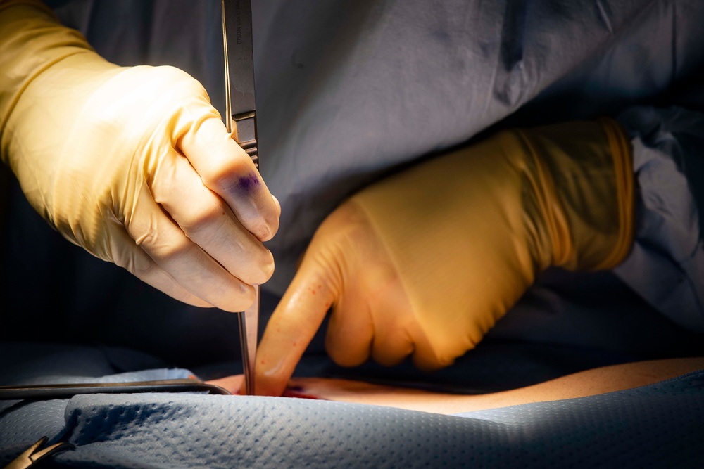 Fleet Surgical Team (FST) 4 surgery aboard USS Bataan (LHD 5)