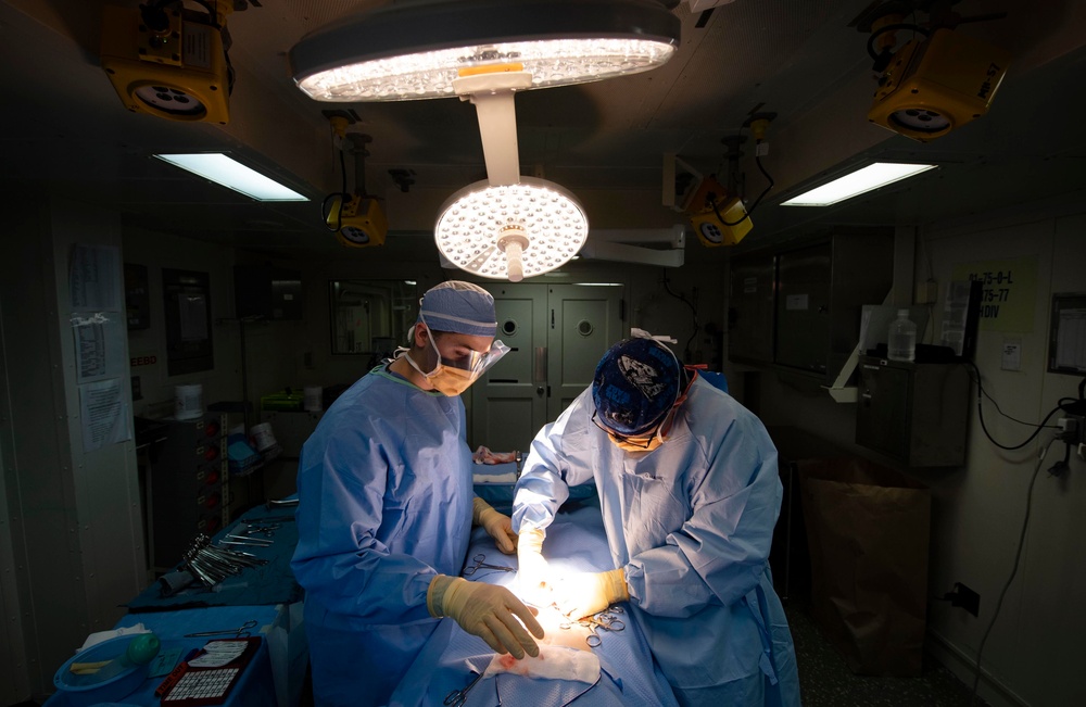 Fleet Surgical Team (FST) 4 surgery aboard USS Bataan (LHD 5)