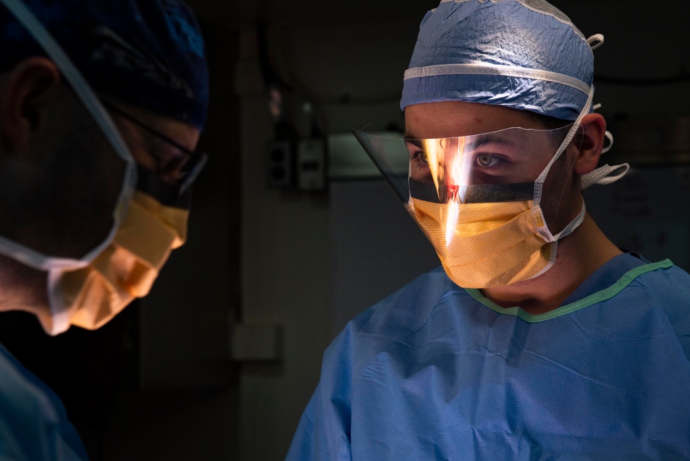 Fleet Surgical Team (FST) 4 surgery aboard USS Bataan (LHD 5)