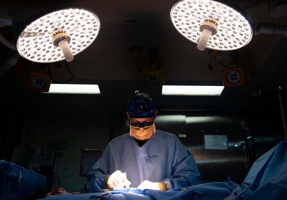 Fleet Surgical Team (FST) 4 surgery aboard USS Bataan (LHD 5)