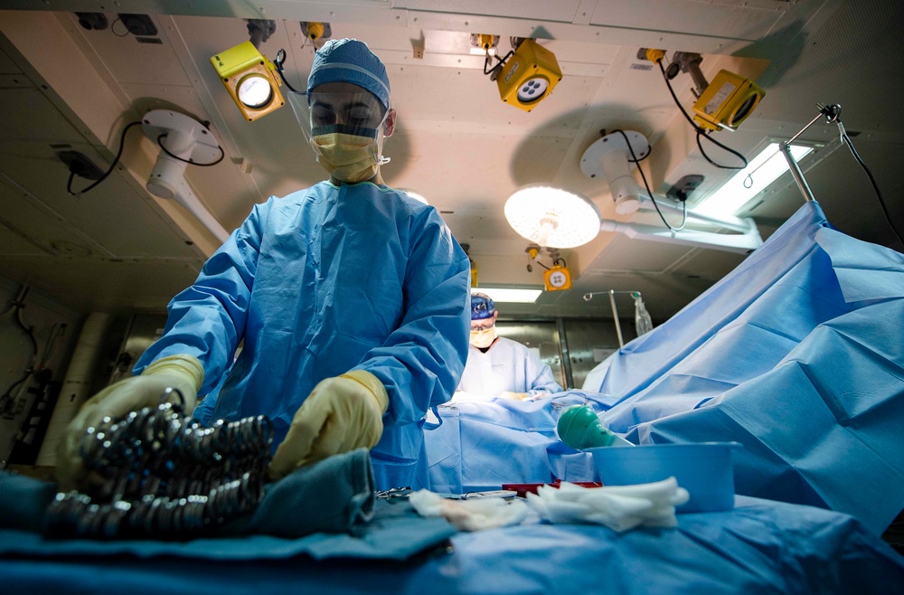 Fleet Surgical Team (FST) 4 surgery aboard USS Bataan (LHD 5)