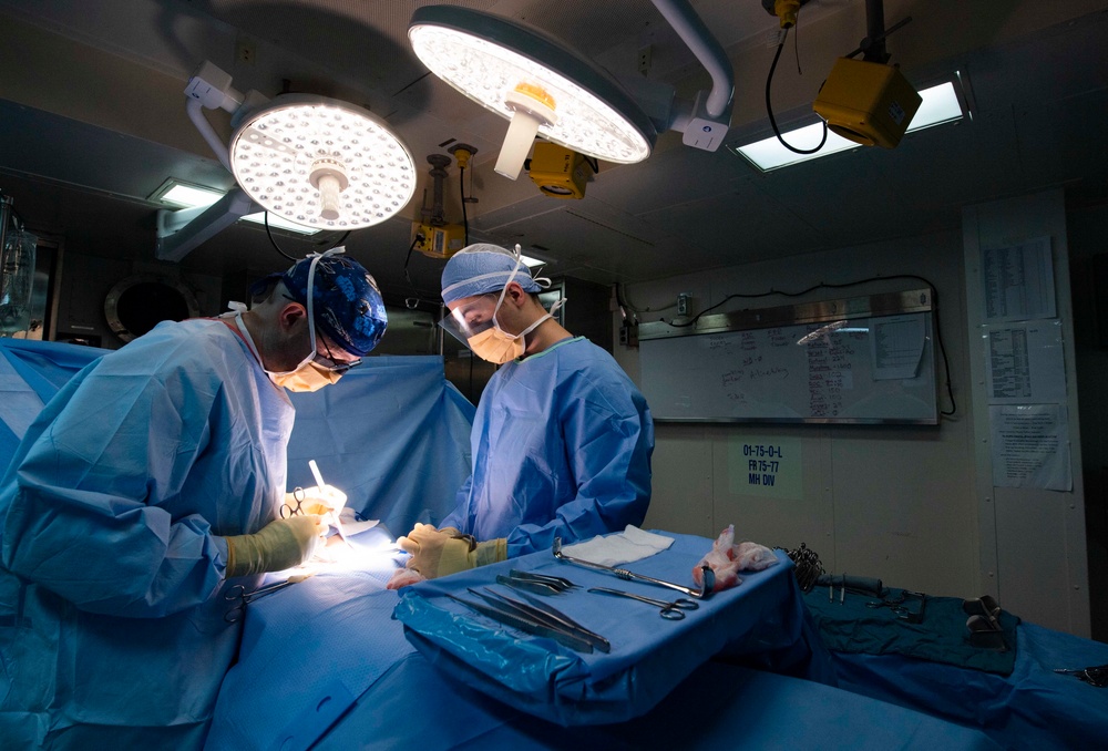 Fleet Surgical Team (FST) 4 surgery aboard USS Bataan (LHD 5)