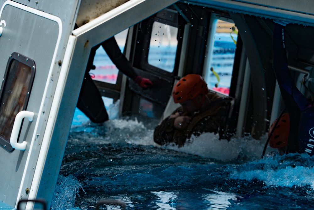 31st MEU conducts underwater egress training