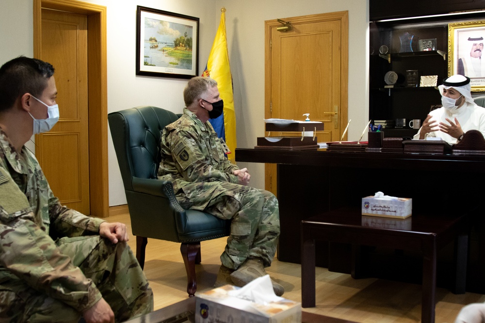 U.S. Army officers meet with Sheik Abdullah M. Al-Sabah