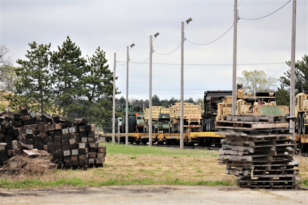 Fort McCoy LRC rail team moves equipment bound for deployment