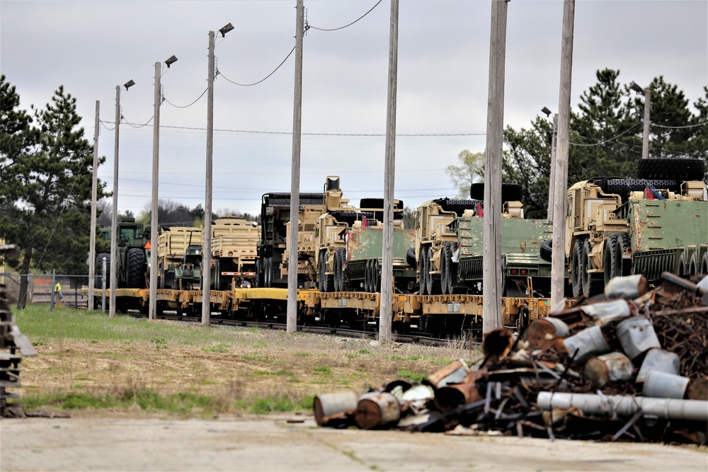 Fort McCoy LRC rail team moves equipment bound for deployment