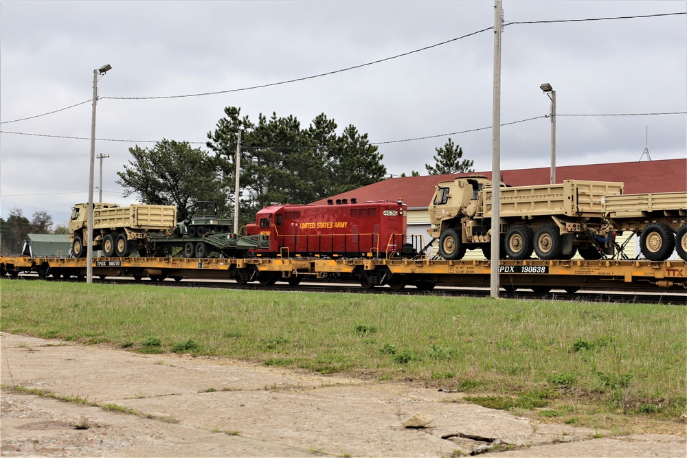 Fort McCoy LRC rail team moves equipment bound for deployment