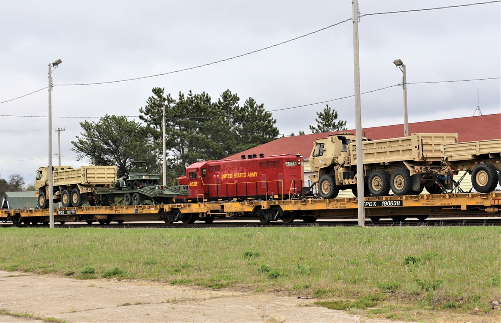 Fort McCoy LRC rail team moves equipment bound for deployment