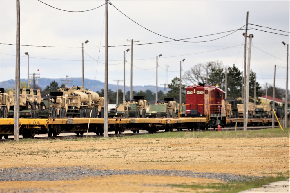 Fort McCoy LRC rail team moves equipment bound for deployment