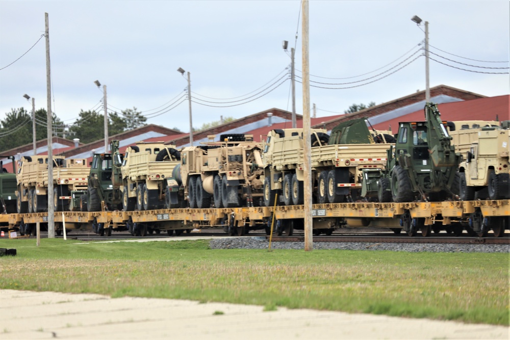 Fort McCoy LRC rail team moves equipment bound for deployment