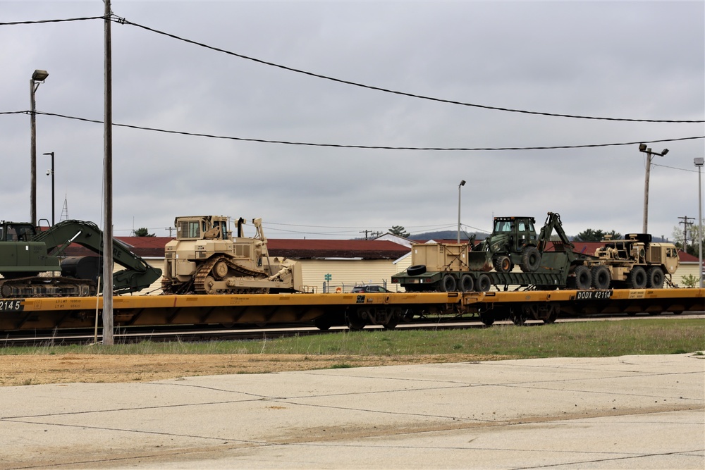 Fort McCoy LRC rail team moves equipment bound for deployment