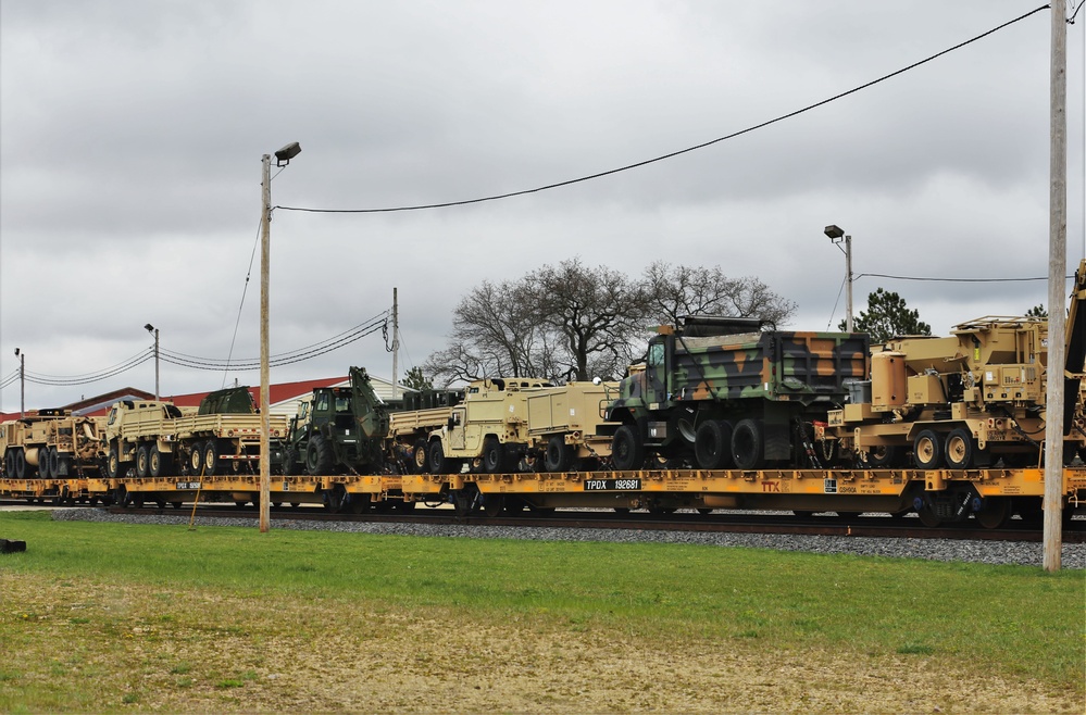 Fort McCoy LRC rail team moves equipment bound for deployment