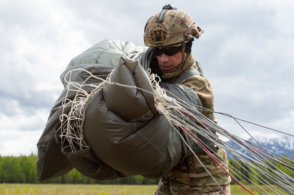 3rd Air Support Operations Squadron conducts airborne training at JBER