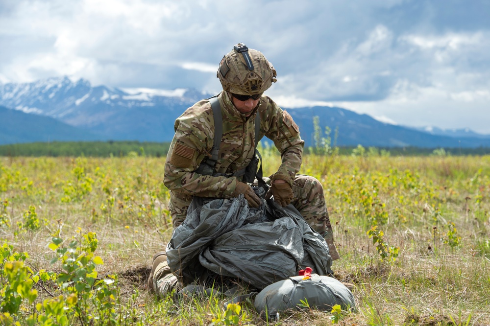 3rd Air Support Operations Squadron conducts airborne training at JBER