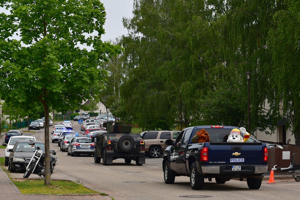 Military families cheer on first responders