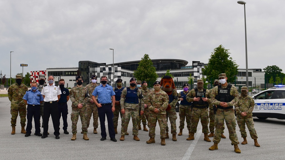 Military families cheer on first responders