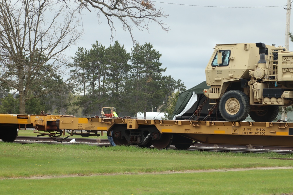 Fort McCoy LRC rail operations team moves equipment bound for deployment