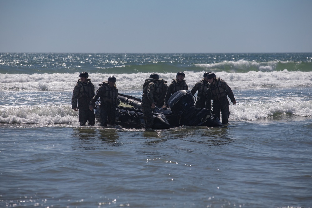 15th MEU Marines conduct coxswain training