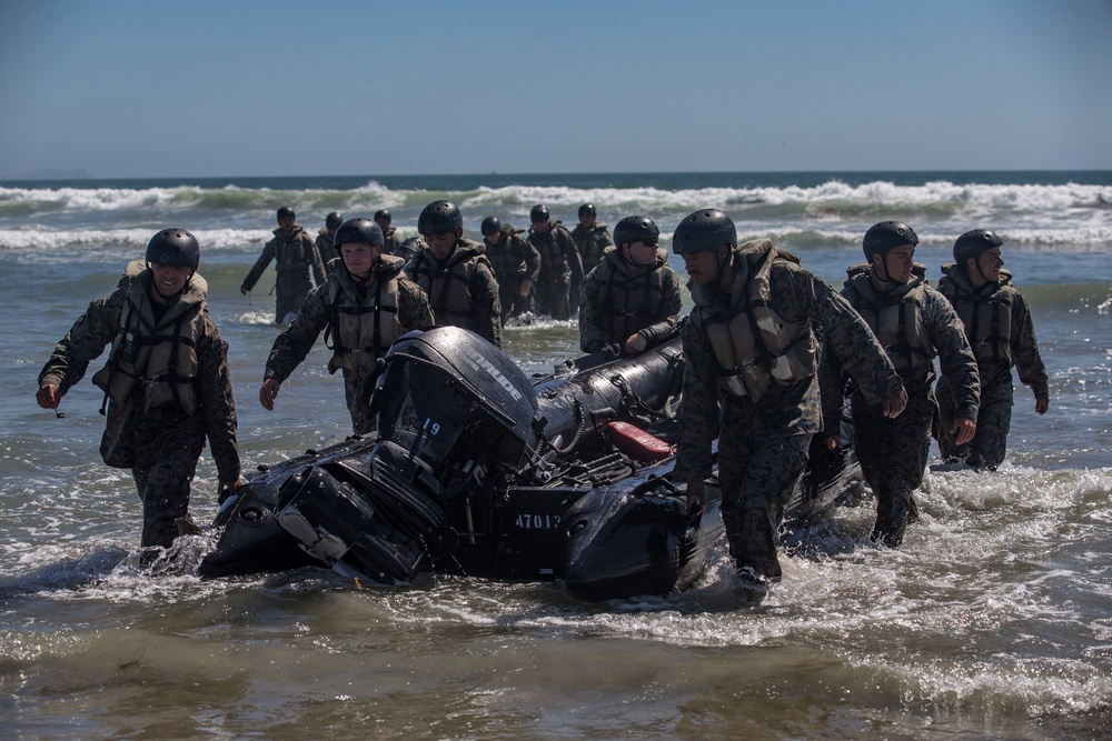 15th MEU Marines conduct coxswain training