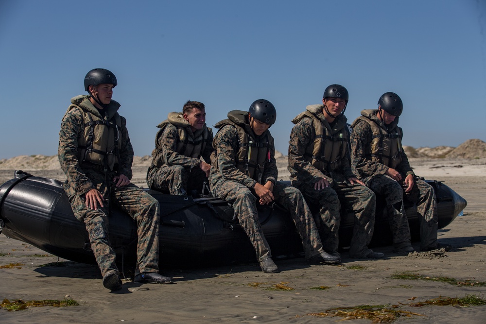 15th MEU Marines conduct coxswain training