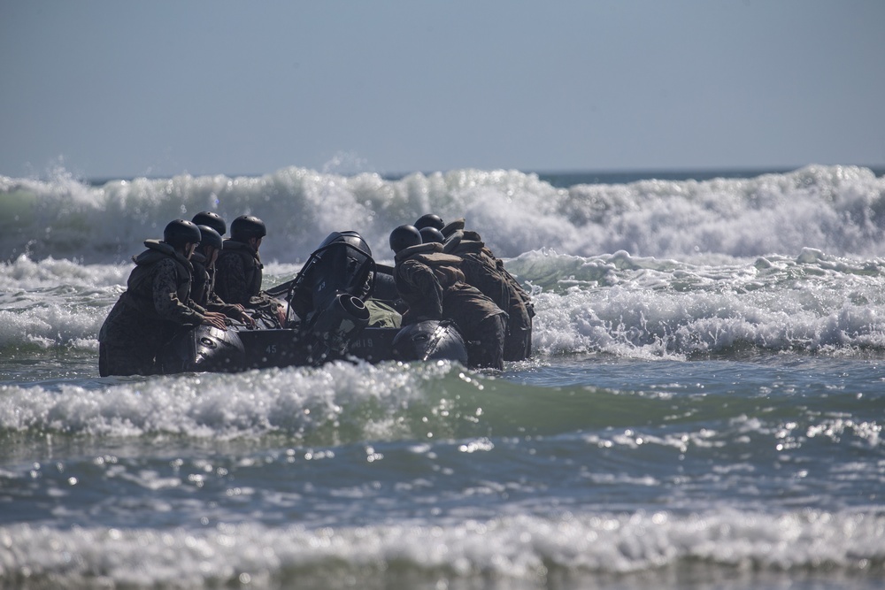 15th MEU Marines conduct coxswain training