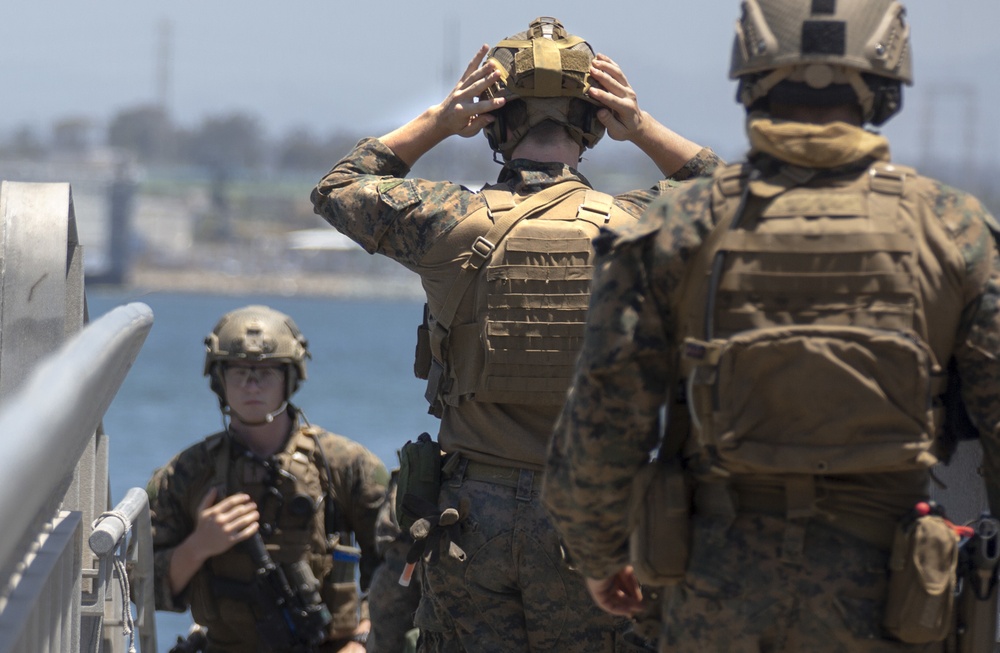 15th MEU's ADR Detachment proves maritime interoperability, readiness