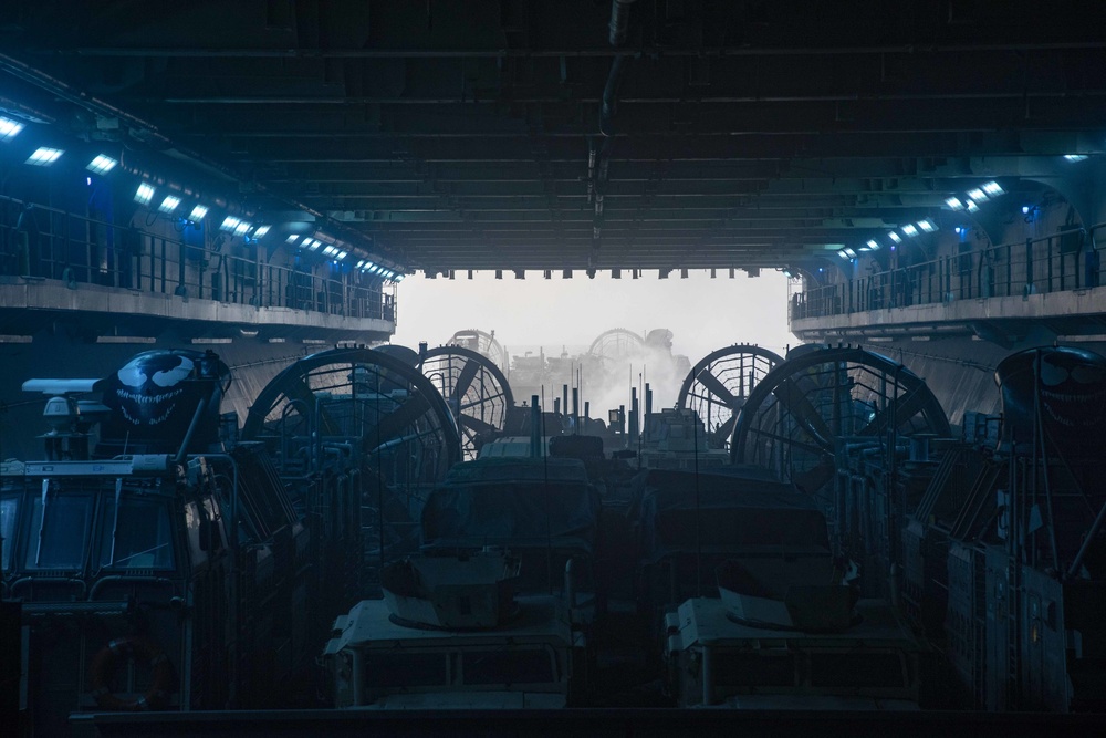 USS Bataan (LHD 5) LCAC Ops